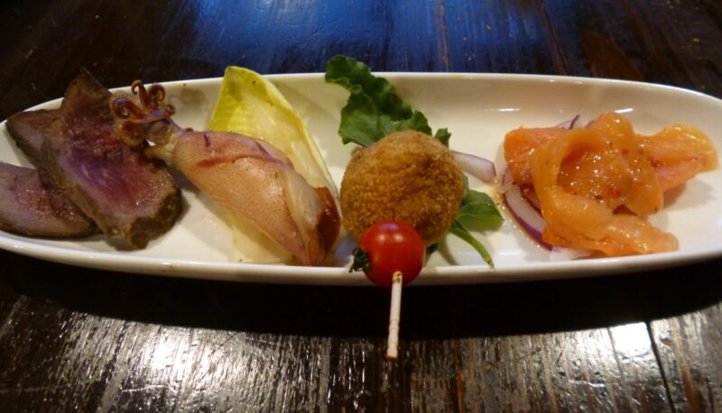 ココットの前菜料理を撮影した写真