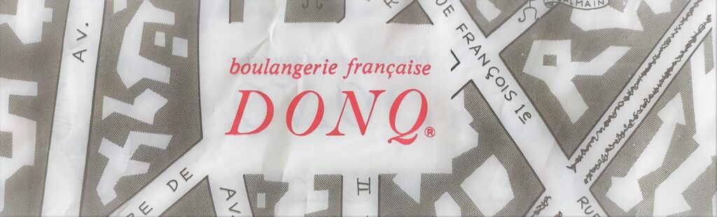 コーンマヨパンを買ったDONQの包装袋を撮影した写真