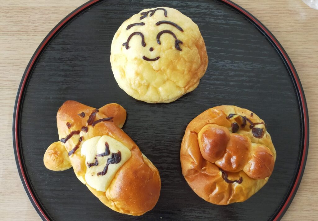ロックfヒールドの３種類のキャラクターパンを撮影した写真